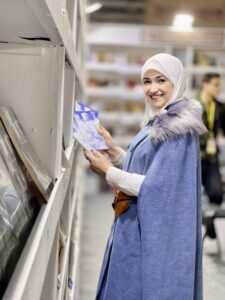 الإعلامية والداعية دينا عامر