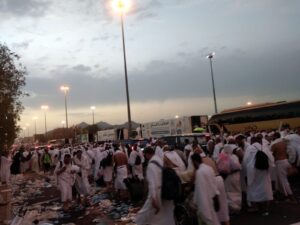 وزيرة التضامن الاجتماعي تتابع أداء حجاج الجمعيات الأهلية المناسك