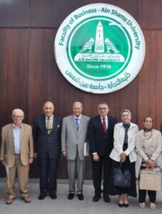 مجلس كلية التجارة جامعة عين شمس يعقد اجتماعه الدوري