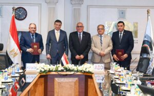 رئيس الهيئة العربية للتصنيع ووزير الزراعة يشهدان توقيع عقد اتفاق في مجال مشروعات التصنيع الزراعي وحماية البيئة