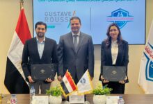 العامة للتامين الصحى الشامل توقع عقد اتفاق لتقديم خدمة طبية مع المركز الفرنسي للأورام «جوستاف روسي»