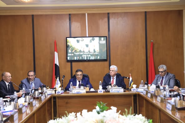 عاشور يرأس اجتماع المجلس الأعلى لشئون المعاهد العالية الخاصة بمعهد الدلتا العالي للهندسة والتكنولوجيا بالمنصورة