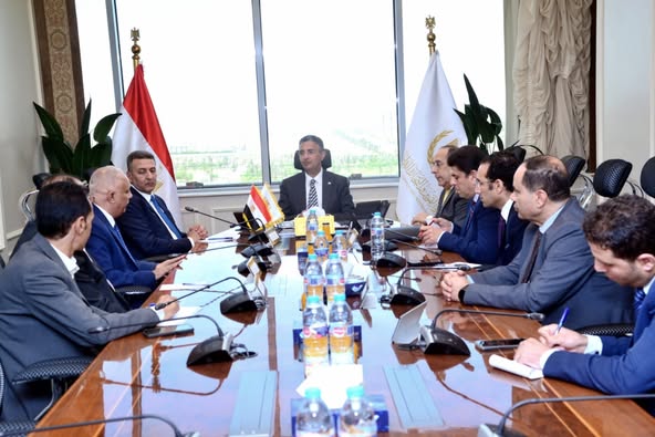 وزير التموين يعقد اجتماعًا مع ممثلي شعبة المواد الغذائية ونقابة بقالي التموين وشباب مشروع جمعيتي