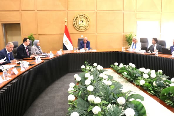 عصمت يبحث مع وفد المفوضية الأوروبية سبل دعم وتعزيز الشراكة والتعاون في مجالات الكهرباء والطاقة المتجددة