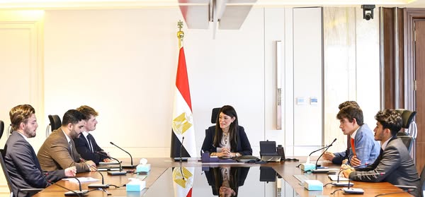 المشاط تلتقي بمجموعة من طلاب كبرى الجامعات بالمملكة المتحدة