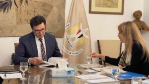 وزير الثقافة يبحث مع المدير الإقليمي لليونسكو في القاهرة تطوير المتاحف