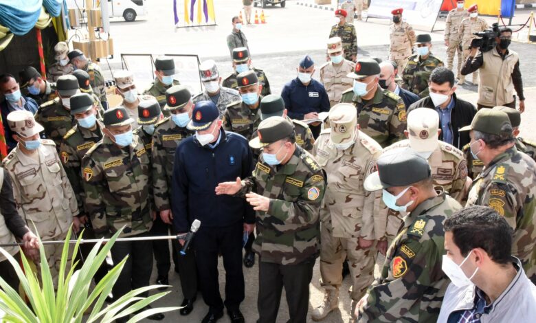 الفريق / أسامة عسكر رئيس أركان حرب القوات المسلحة يتفقد معرض البحوث الفنية للقوات المسلحة