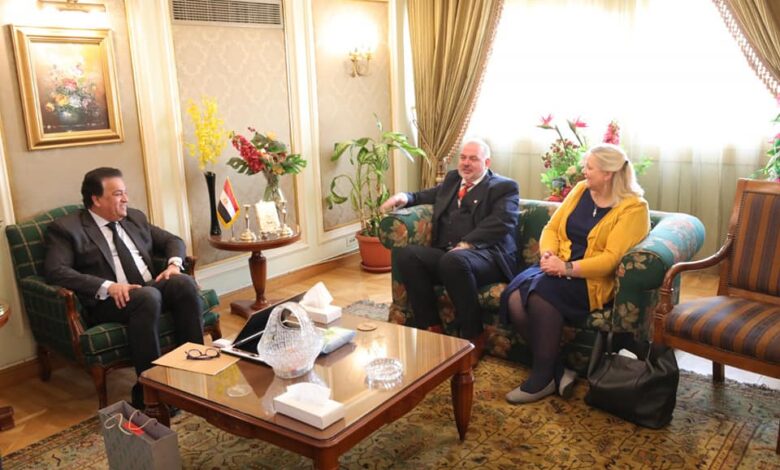 وزير التعليم العالي يستقبل وفد كلية الأطباء والجراحين الملكية بجلاسكو (2)