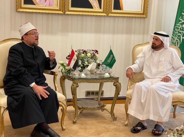 جمعة يلتقي وزير الحج السعودي
