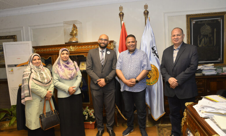 محافظ أسيوط احتفل مع أطفال الإفريقية باليوم العالمى للتوحد