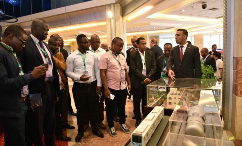 الوفد الإعلامي الأفريقي يشيد بمجهودات العربية للتصنيع