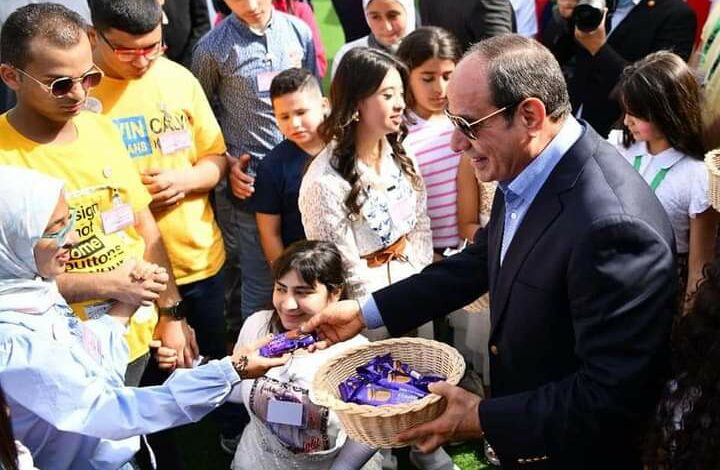 فخامة الرئيس السيسى احتفل بالعيد مع أبناء السندس (1)