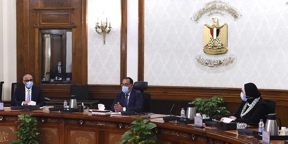 مدبولي يتابع سبل تيسير إجراءات توفير التمويل للسلع الإستراتيجية ومستلزمات الإنتاج