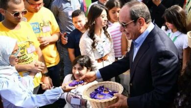 فخامة الرئيس السيسى احتفل بالعيد مع أبناء السندس (1)
