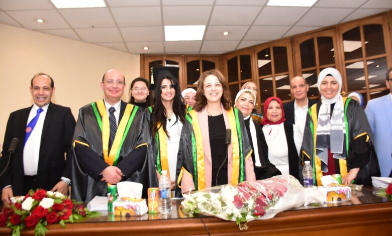 دكتوراه مع مرتبة الشرف الأولى للكاتبة نورهان فتحي في رسالة عن النظرة العالمية للإقتصاد المصري