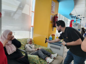 مشاهير ال يوتيوب يرسمون البهجة على وجوه أطفال 57357 بسيارات السباق النادرة