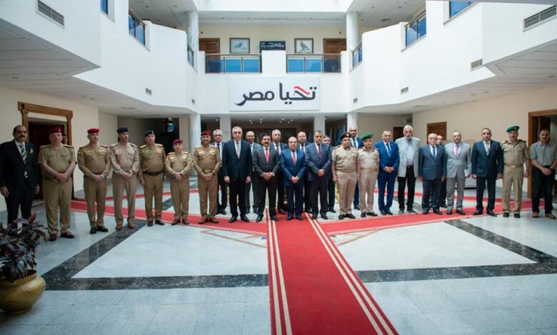 وزير الدولة للإنتاج الحربي و وزير الدفاع العراقي يتفقدان (مصنع 200 الحربي)