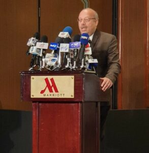 الدكتور جمال عصمت عضو اللجنة القومية لمكافحة الفيروسات الكبدية ومستشار منظمة الصحة العالمية،