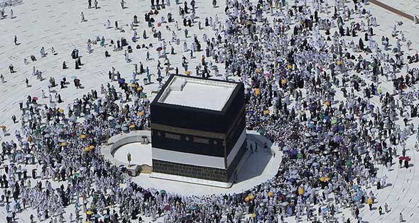 حجاج بيت الله الحرام من الجمعيات الأهلية من المتعجلين ينتهون من رمي الجمرات