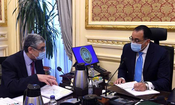 رئيس الوزراء يتابع موقف تنفيذ عدد من المشروعات في قطاع الكهرباء