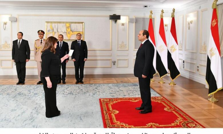 السفيرة سها جندي وزيرة الهجرة الجديدة تؤدي اليمين الدستورية أمام السيد الرئيس