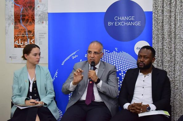 سويلم في جلسة حوارية عن البحث العلمي في مجالات المياه والزراعة المستدامة