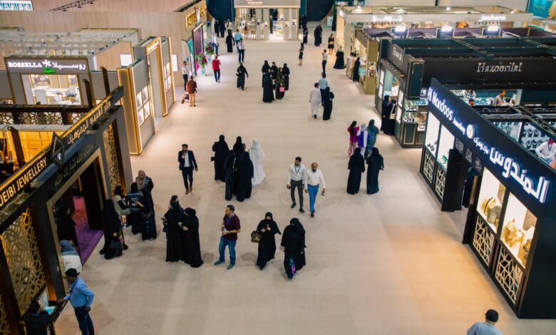 النسخة الـ50 للشرق الأوسط للساعات والمجوهرات تواصل تقديم مفاجآتها بقطع حصرية ومحدودة الإصدار