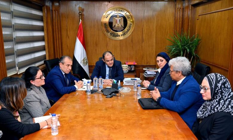 سمير يلتقي وفد إحدى كبريات الشركات الماليزية