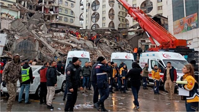 إيطاليا تعلن تضامنها مع سوريا وتركيا وإستعدادها لتقديم المساعدة بعد زلزال مدمر