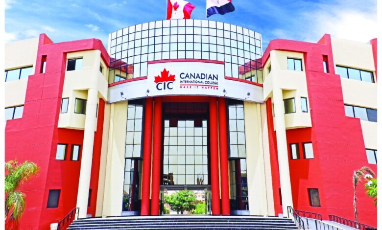 إعلام CIC يناقش مشاريع تخرج طلاب العلاقات العامة والإعلان