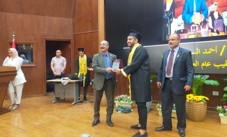 "العلوم الصحية" تحتفل بتخريج طلاب معاهد "المختبرات الطبية" و "التسجيل الطبي" بجامعة الأزهر