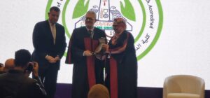 جامعة عين شمس تكرم الدكتور أشرف عبد العزيز