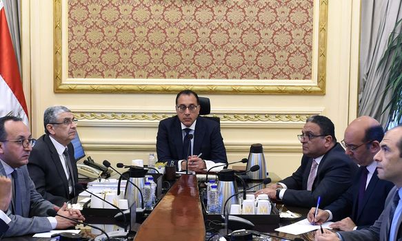مدبولي يتابع موقف مشروعات التعاون مع شركة "سكاتك" النرويجية