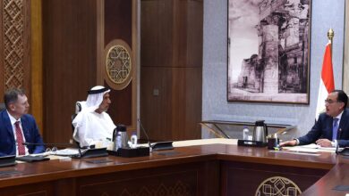 رئيس الوزراء يلتقي رئيس مجموعة "الغرير" الاستثمارية الإماراتية