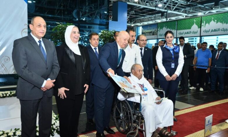 وزيرا "الطيران المدني و "التضامن الاجتماعي" يودعان ضيوف الرحمن