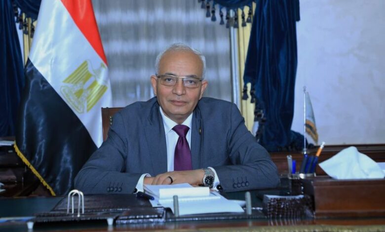 حجازي يوجه بمراجعة لجنة الخبراء لامتحان مادة الكيمياء ونموذج الإجابة