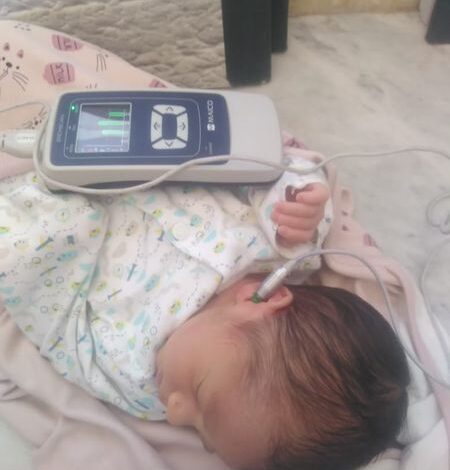 الصحة: تعلن تقديم خدمات الفحص السمعي لـ 4 ملايين و 977 ألف طفل