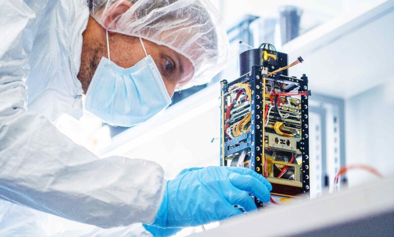 تعاون علمي بين الإمارات وليتوانيا في مجال الأقمار الصناعية النانوية