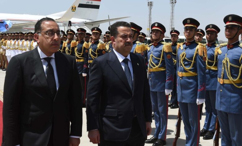 مدبولي يستقبل نظيره العراقي والوفد المرافق له