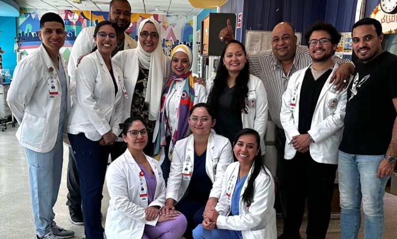 وفد من طلاب "صيدلة تكساس" الأمريكية ينقل خبرة 57357 في "الصيدلة الإكلينيكية"