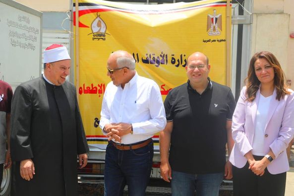 محافظ الجيزة يشهد توزيع 2 طن من لحوم أضاحي الأوقاف