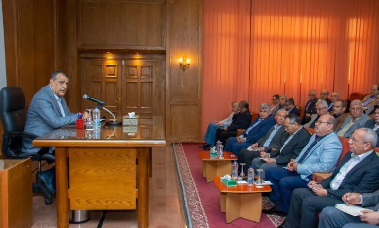 الوزير "محمد صلاح" يوجّه بضرورة تطوير منظومة العمل بالشركات والوحدات التابعة