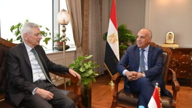 سويلم يبحث مع السفير الفرنسي بالقاهرة سبل تعزيز التعاون بين مصر وفرنسا في مجال الموارد المائية والري