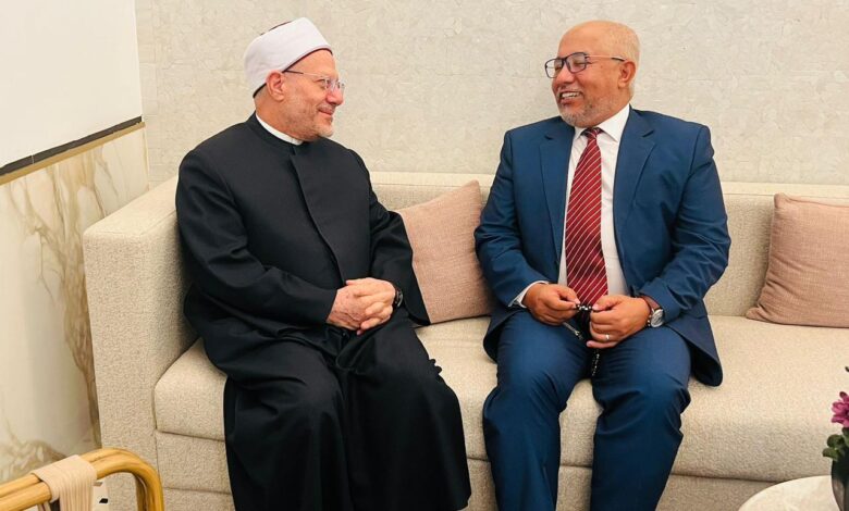 مفتي الجمهورية يلتقي أمين عام "المجتمعات المسلمة" بالمغرب ويبحثان سبل تعزيز التعاون الديني والإفتائي