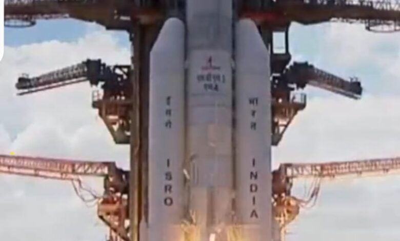 الهند تطلق رحلتها الفضائية الثالثة إلى القمر "تشاندرايان-3"