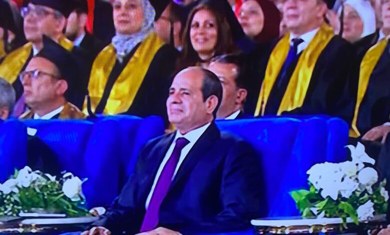 الرئيس السيسي يشهد مسيرة أوائل خريجي الجامعات المصرية وتكريمهم
