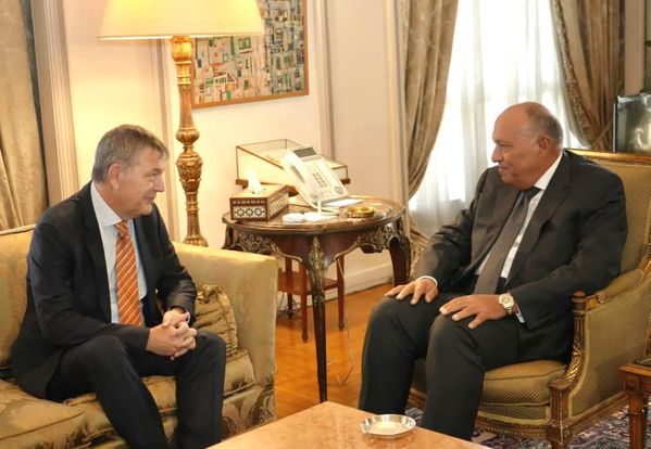 شكري يلتقي المفوض العام للأونروا