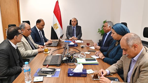 سويلم يتابع مراجعة وتطوير الخطة القومية للموارد المائية لتمتد لعام ٢٠٥٠