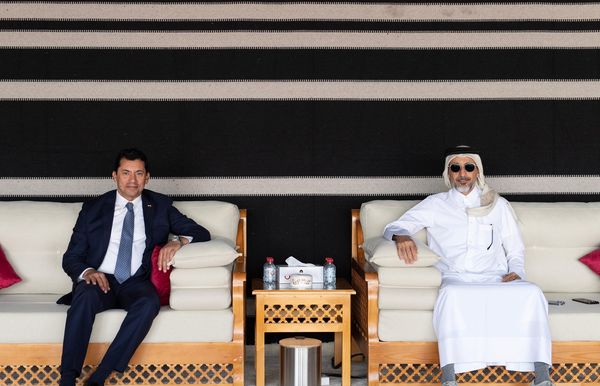 صبحي يلتقي نظيره القطري خلال زيارته للدوحة