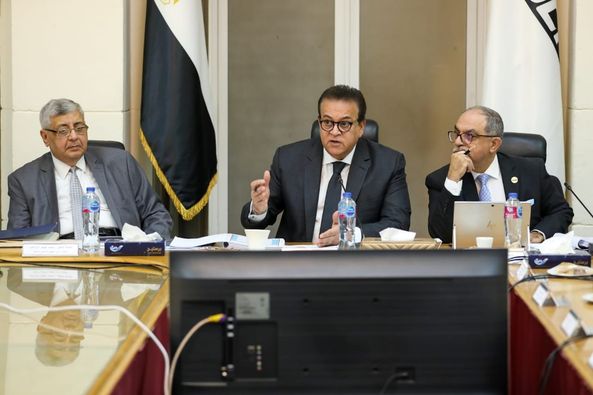 عبد الغفار يستعرض الرؤية المستقبلية لشركة «ڤاكسيرا» لتحقيق الاكتفاء الذاتي من الأمصال واللقاحات